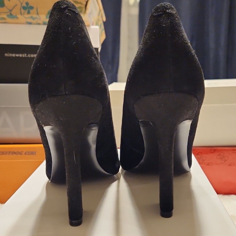 Nine West Black Pointed Toe Suede Pumps - Picture 4 of 8